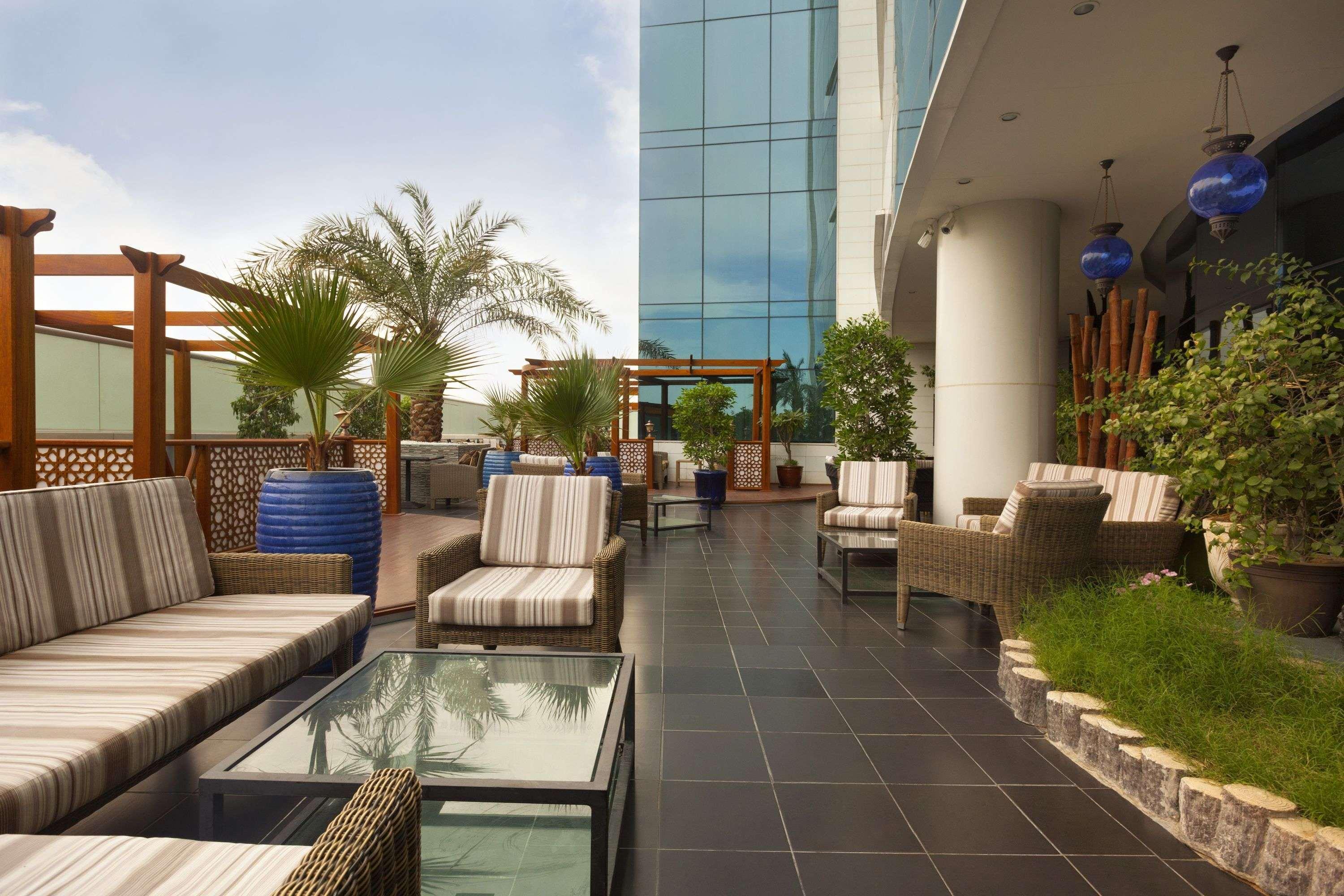 Montreal Barsha Hotel Dubai Exterior foto